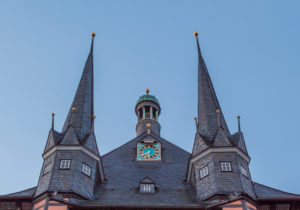 Deutschland, Sachsen-Anhalt, Wernigerode, Rathaus am Morgen Deutschland, Sachsen-Anhalt, Wernigerode, Rathaus am Morgen